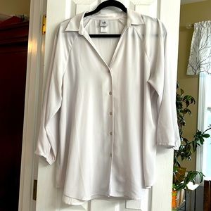 Cabi go-to blouse in cream medium